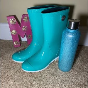 UGG Turquoise Rainboots w/ cute water bottle <3